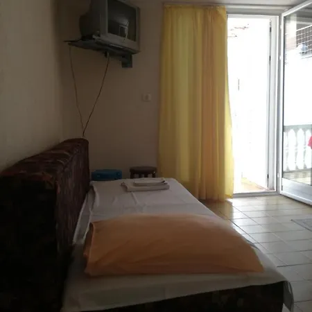 Miron Apart&Rooms Rafailovici Exterior photo