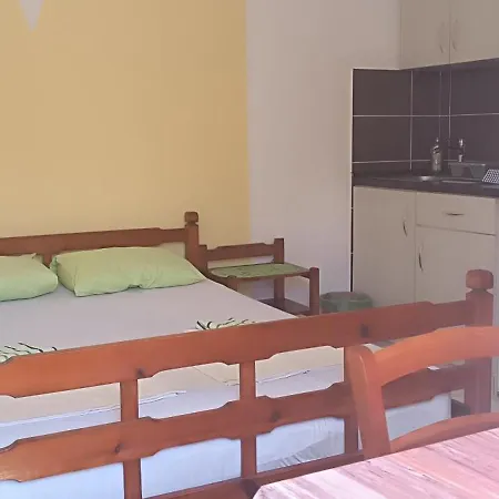 Miron Apart&Rooms Rafailovici Exterior photo