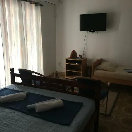 Miron Apart&Rooms Rafailovici Exterior photo